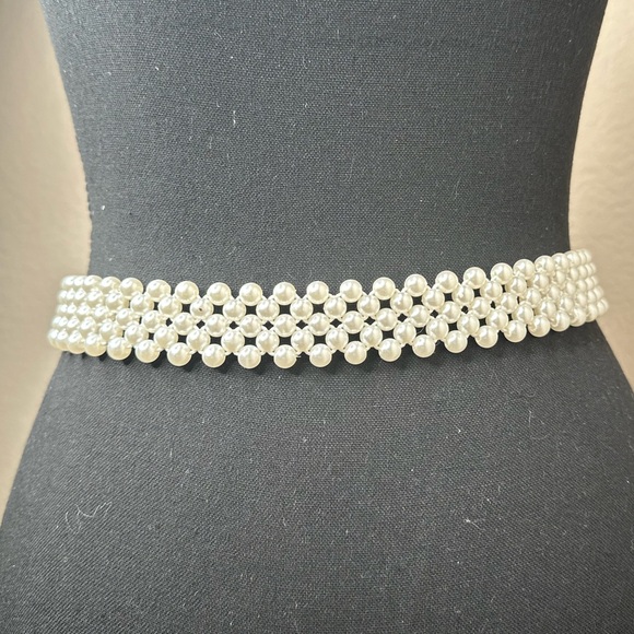 Women's Elastic Golden Pearl Bow Belt - Picture 7 of 7